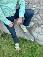 Charger l'image dans la galerie, sandales verte en cuir vegan