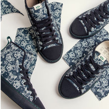 Load image into Gallery viewer, Baskets originales à motifs chats