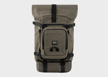 Charger l&#39;image dans la galerie, Nomad Hemp Rolltop Backpack - The 3-in-1 expandable hemp backpack for nomads