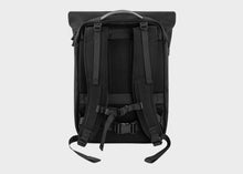 Charger l&#39;image dans la galerie, Nomad Hemp Rolltop Backpack - The 3-in-1 expandable hemp backpack for nomads
