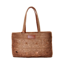 Charger l'image dans la galerie, Sacs à main haut de gamme made in France, paniers et cabas en raphia de Madagascar, maroquinerie végétale et sac à main vegan, matière alternative au cuir
