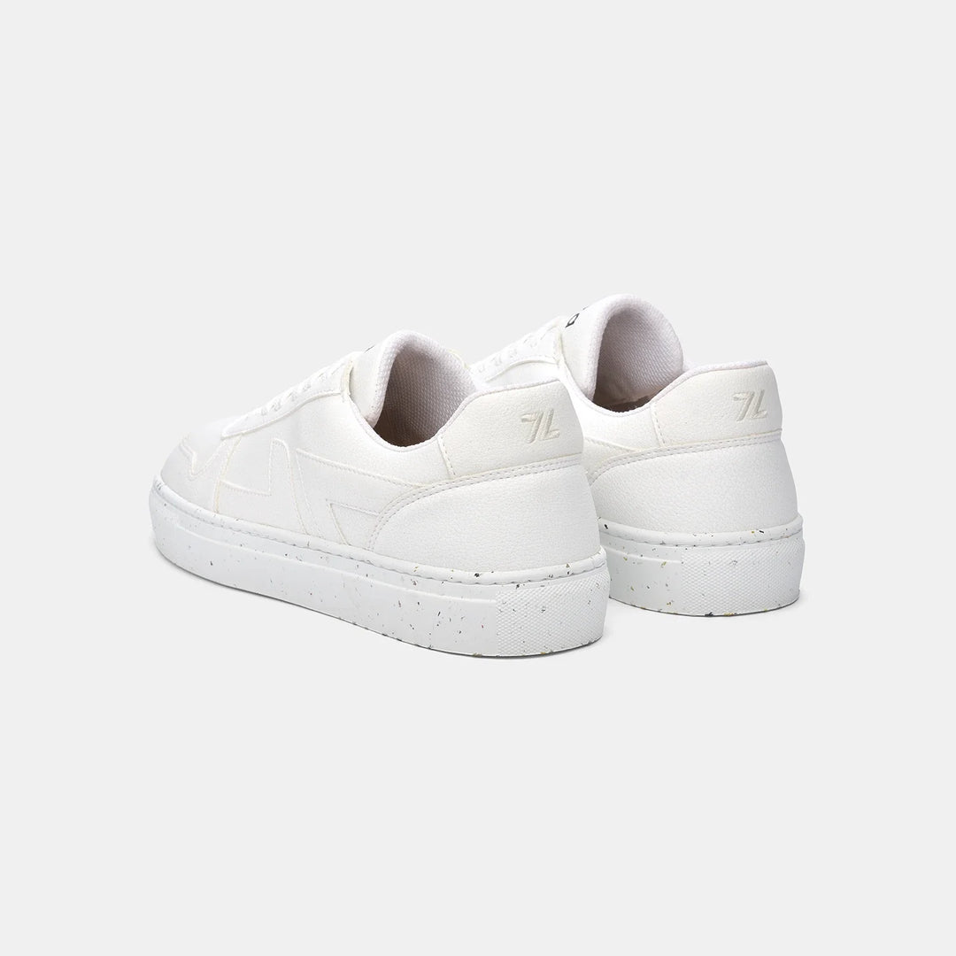 Baskets blanches Alpha Zèta, vue arrière mettant en valeur la semelle recyclée