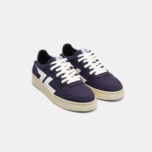 Load image into Gallery viewer, Vue frontale des baskets bleues ZETA B3 Marino, illustrant la forme et le laçage.