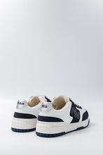 Charger l&#39;image dans la galerie, Dream Big Silver Navy – baskets sportswear vegan avec détails argentés