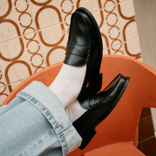 Charger l'image dans la galerie, mocassins vegan noir en cuir d'olive