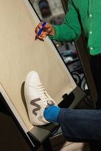 Charger l&#39;image dans la galerie, Sneakers custom blanches Wild Walker Gris - Mood Walk