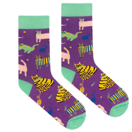 chaussettes violette avec motifs de chat