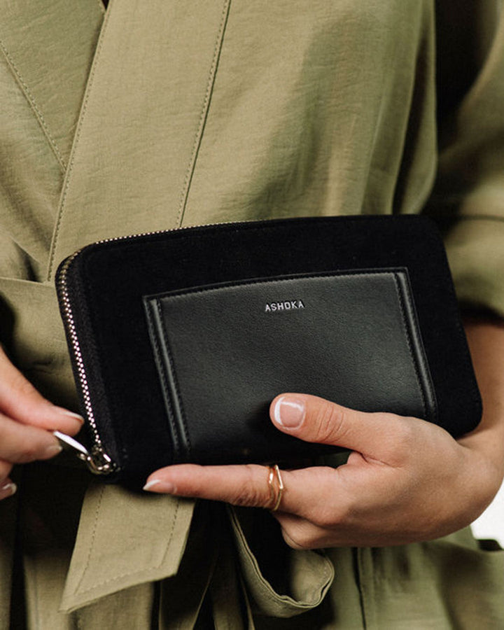 portefeuille compagnon en cuir vegan noir et faux suede.