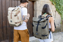 Charger l&#39;image dans la galerie, Nomad Hemp Rolltop Backpack - The 3-in-1 expandable hemp backpack for nomads