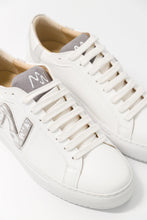 Charger l&#39;image dans la galerie, Baskets vegan personnalisables - Wild Walker gris avec straps argentés