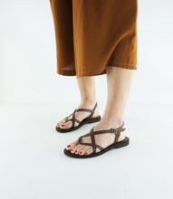Load image into Gallery viewer, sandales plates éthiques marron