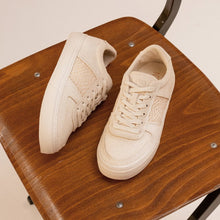 Charger l&#39;image dans la galerie, N&#39;GO Mai Chau Sneaker aus recyceltem Canvas – sommerlicher Look in Beige-Pfirsich