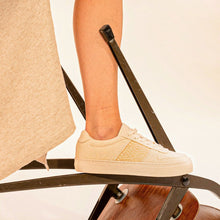 Charger l&#39;image dans la galerie, N&#39;GO Sneaker Mai Chau aus Canvas in Beige und Pfirsich-Orange – Seitenansicht