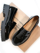 Load image into Gallery viewer, mocassins noirs à semelles épaisses chunky