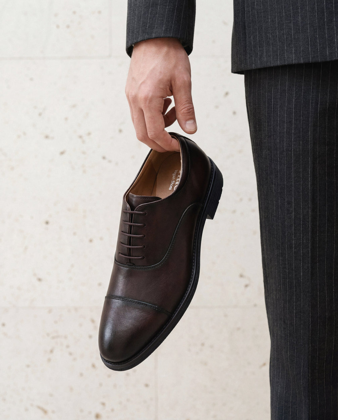 BEN Brown vegan cap-toe Oxford pair — men’s vegan dress shoe in dark brown with closed lacing and cap-toe detail, handmade in Portugal by NAE Vegan Shoes