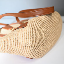 Charger l'image dans la galerie, Sac à main vegan Anjara en raphia naturel et Uppeal alternative au cuir traditionnel, design intemporel, citadin et durable
