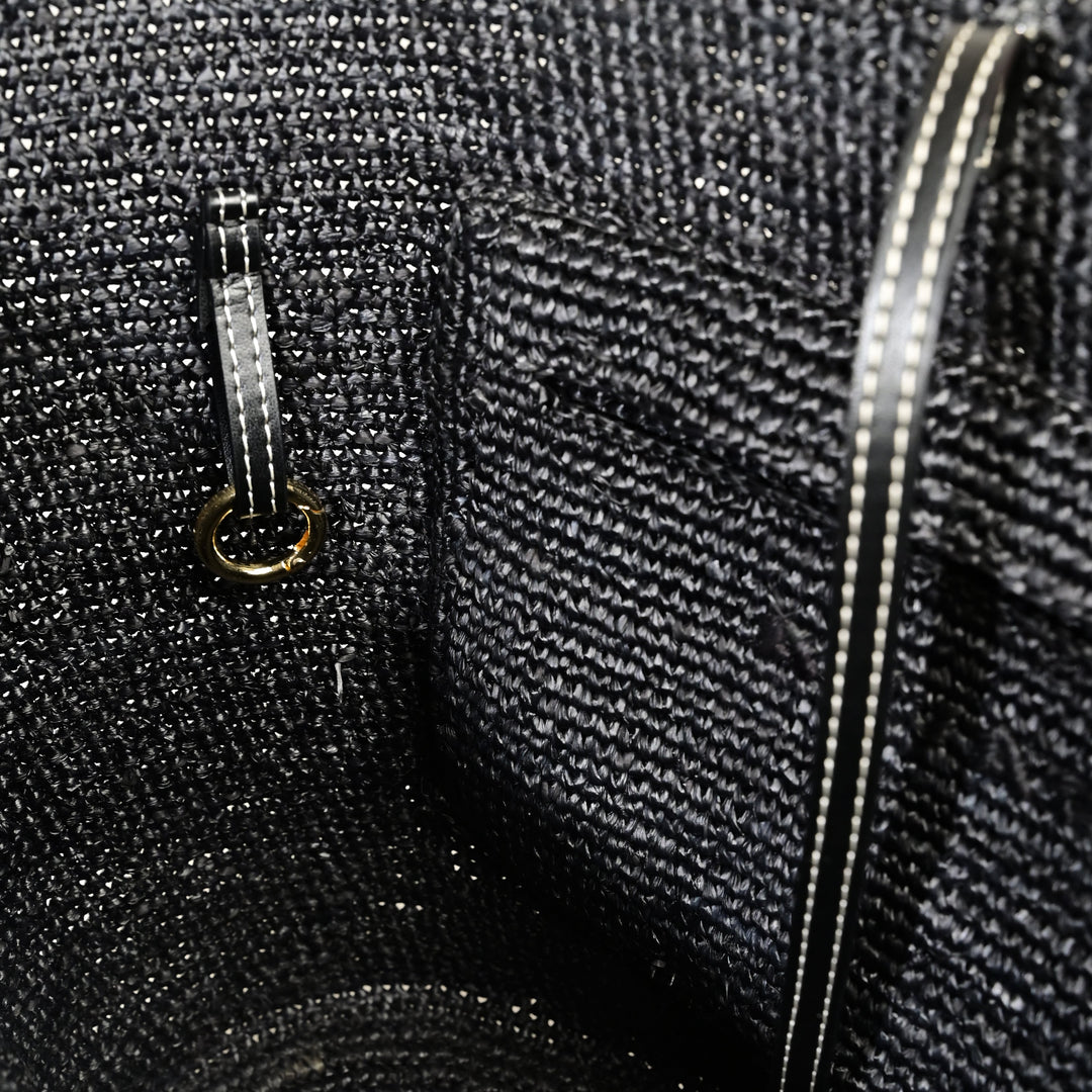 Sac à main vegan made in france Anjara panier en raphia noir et Uppeal alternative au cuir traditionnel, design intemporel, citadin et durable