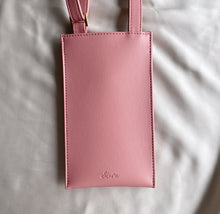 Charger l&#39;image dans la galerie, pochette de téléphone en cuir vegan de pomme rose