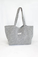 Load image into Gallery viewer, grand sac cabas jacquard noir et blanc