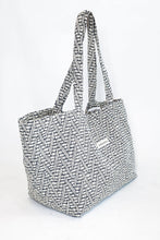Load image into Gallery viewer, grand sac cabas jacquard noir et blanc