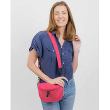 Charger l&#39;image dans la galerie, Sac Bandouliere Estival Fuchsia Porte.2