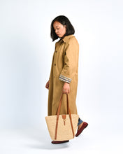 Charger l'image dans la galerie, Sac à main panier intemporel vegan en raphia naturel Anjara et Uppeal alternative au cuir traditionnel, design parisien, citadin minimaliste