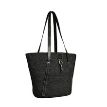 Charger l'image dans la galerie, Sac à main citadin parisien vegan made in france panier Anjara en raphia noir et Uppeal alternative au cuir traditionnel, design intemporel, durable
