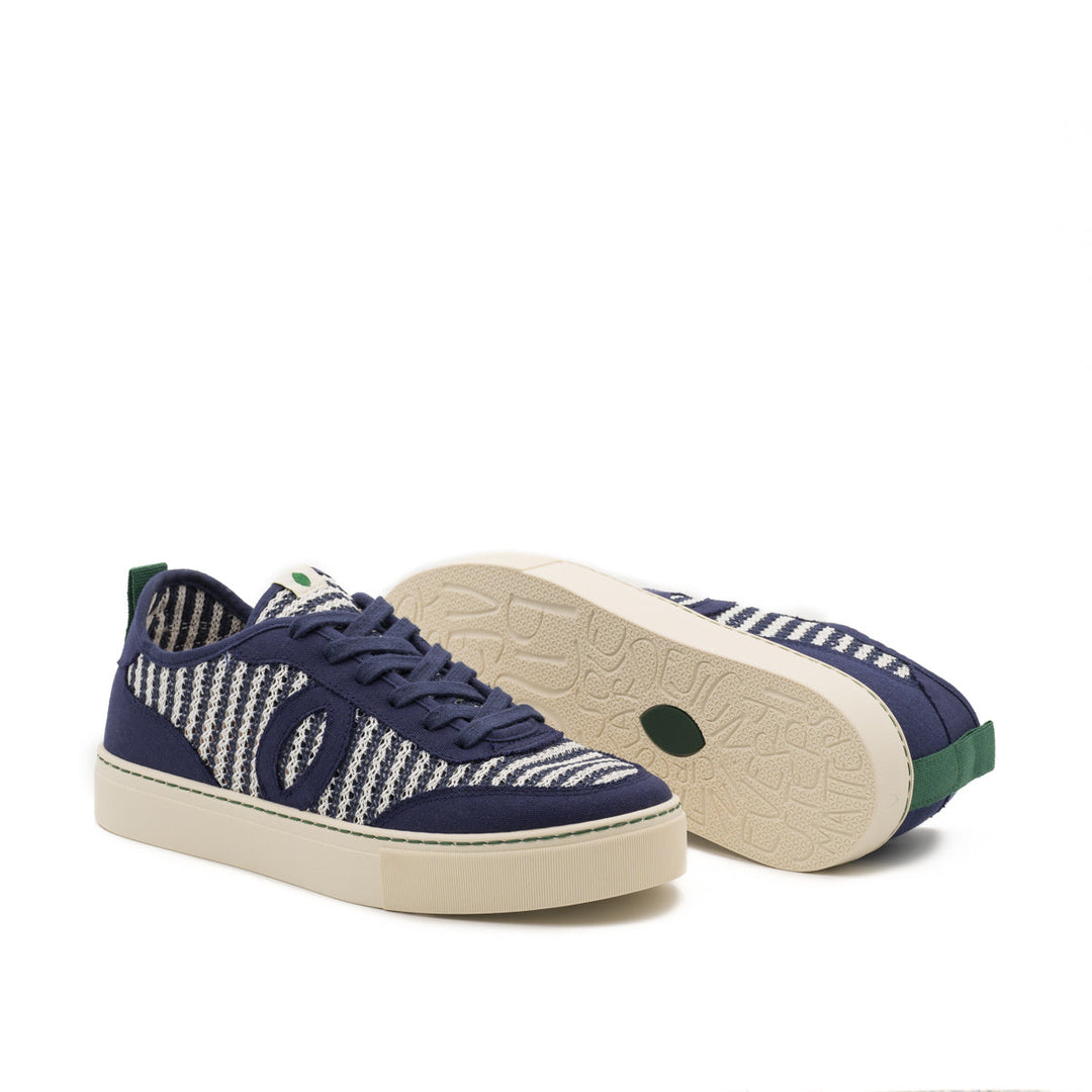 baskets à rayures bleu marine et blanche
