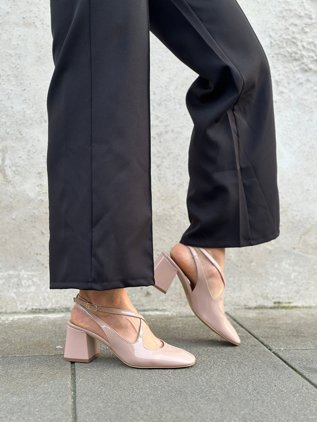 chaussures à talons en cuir vegan verni rose clair