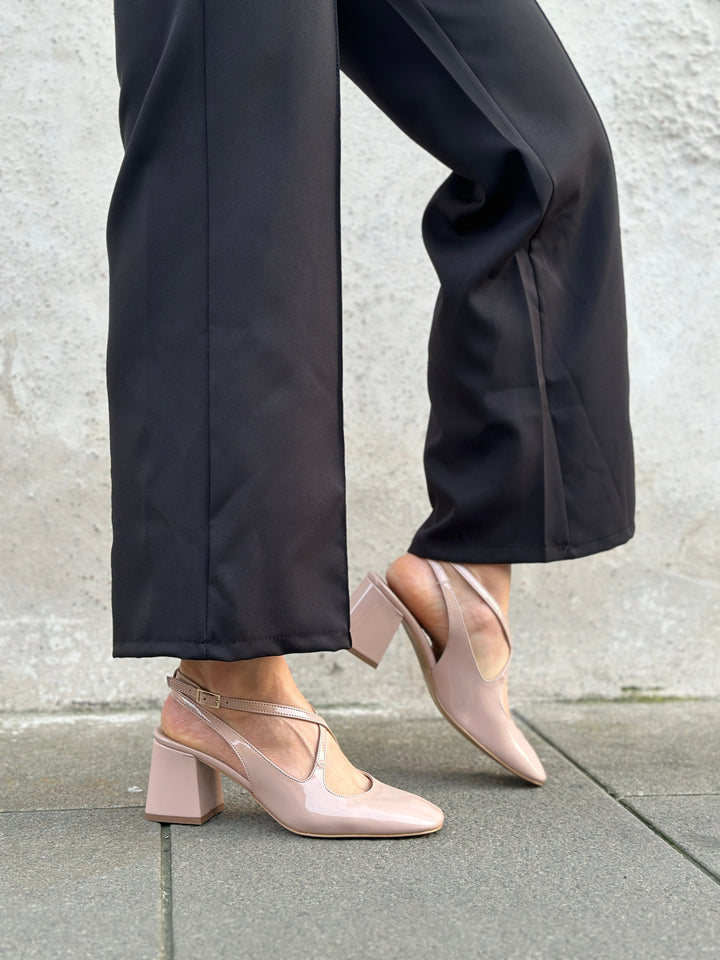 chaussures à talons en cuir vegan verni rose clair