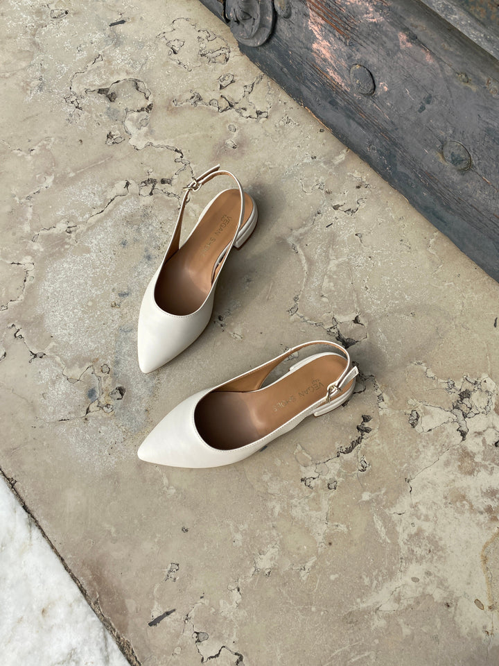 chaussures blanche style ballerines ouverte à bout pointu blanche