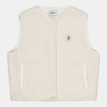 Load image into Gallery viewer, Veste-Polaire-Sherpa-sans-manche-couleur-beige-avec-boutons-à-pression-et-poches-extérieures-ultra-moltonnée-et-chaude