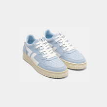 Load image into Gallery viewer, Vue frontale des baskets ZETA B3 Azul, soulignant le design et le laçage.