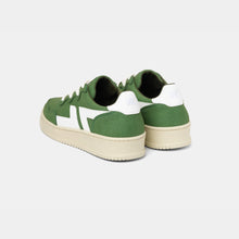 Load image into Gallery viewer, Vue arrière des baskets vertes ZETA B3, mettant en valeur le talon et les finitions de la chaussure.