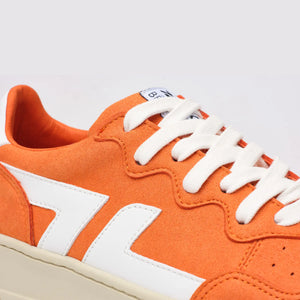 Zoom sur la paire de baskets B3 orange de Zèta