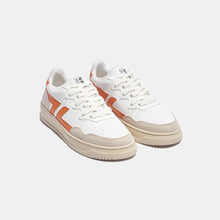 Load image into Gallery viewer, Baskets blanches et orange. Baskets vegan de la marque Zèta