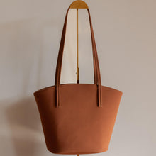 Load image into Gallery viewer, Grand sac en nubuck marron vegan