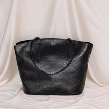 Load image into Gallery viewer, grand sac cabas vegan noir effet coco