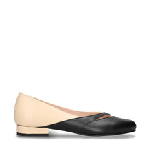 Charger l&#39;image dans la galerie, Women vegan ballerina flat sandal bi color black beige apple skin with closed toe | NAE
