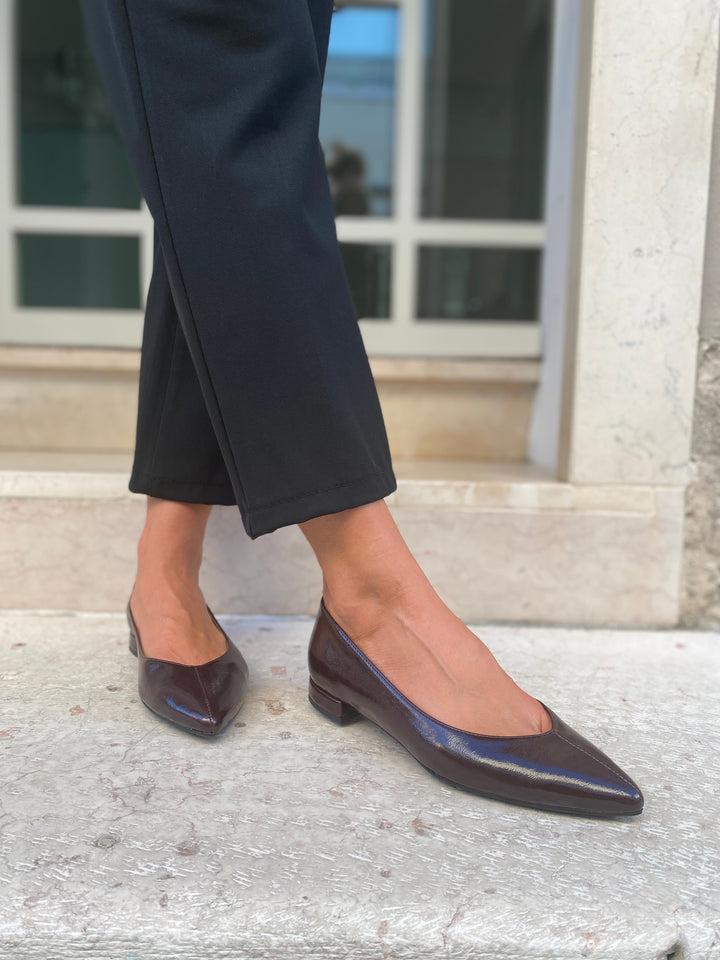 ballerines en cuir vegan marron glacé au style vintage avec bout pointu