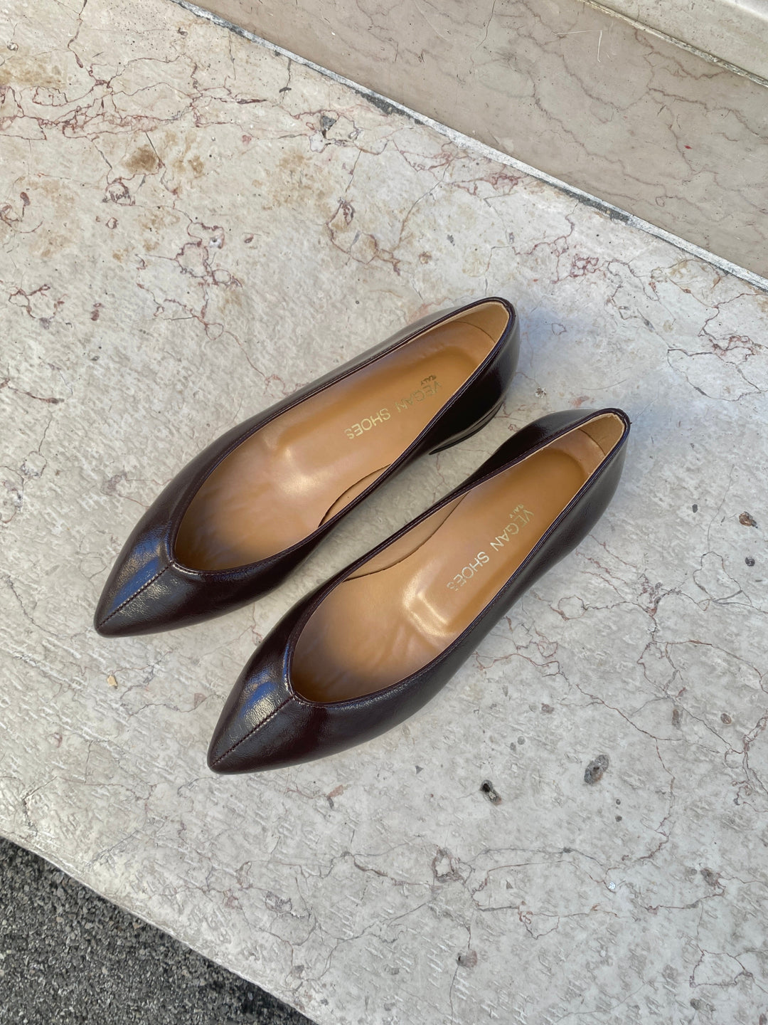 ballerines en cuir vegan marron glacé au style vintage avec bout pointu