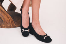Load image into Gallery viewer, Bailarinas veganas negras mujer – zapatos planos elegantes y cómodos