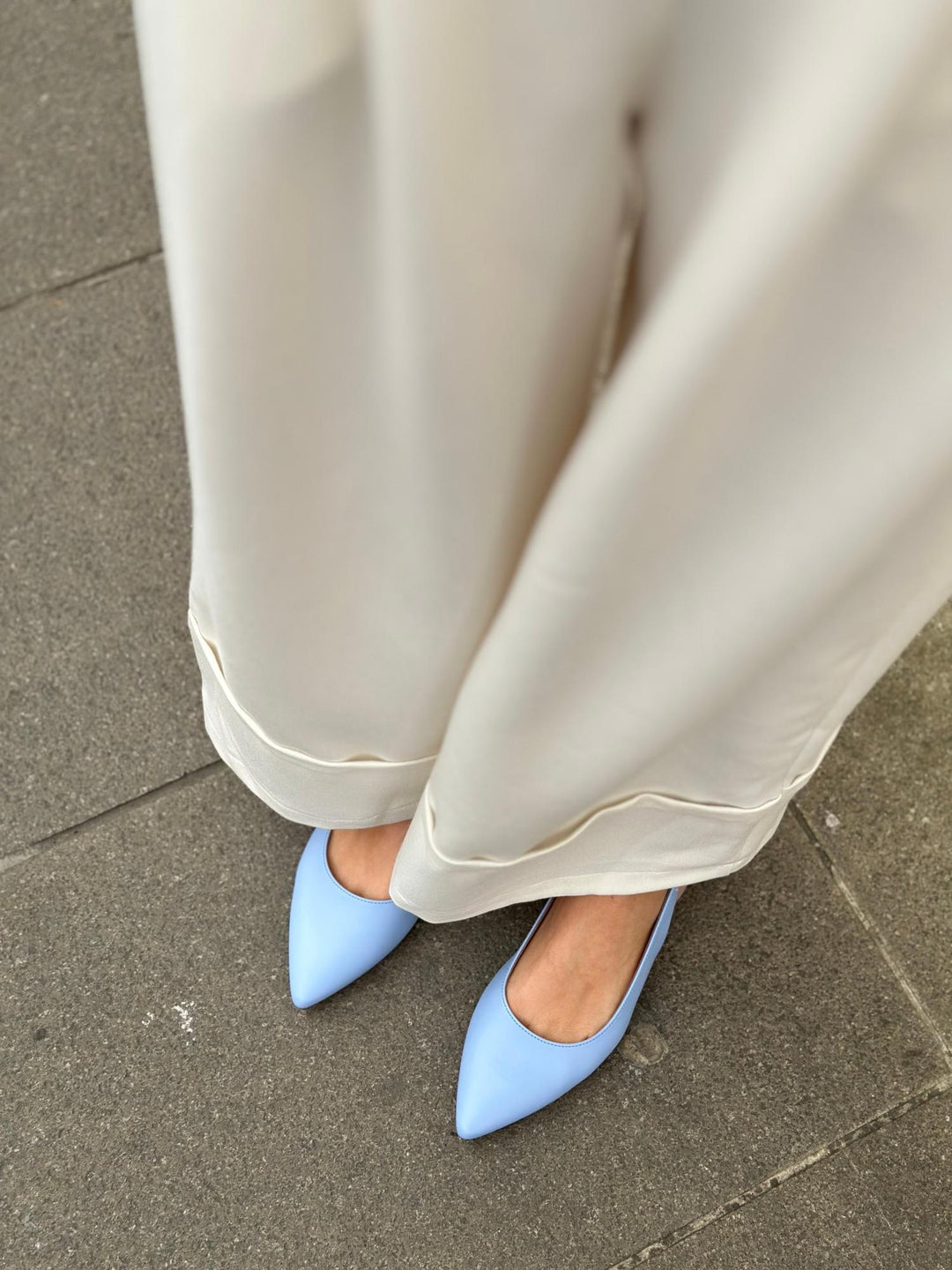 Ballerines slingback à bout pointu bleu en cuir vegan