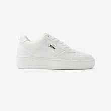 Load image into Gallery viewer, Baskets blanches en cuir vegan de maïs de la marque Moea
