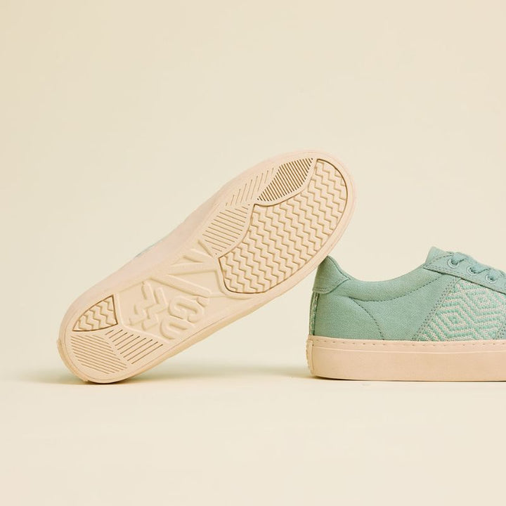 baskets vegan bleu turquoise avec  tissage ethnique marque N&