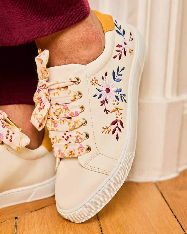 baskets en cuir vegan brodées de motifs floraux, marque Minuit sur Terre