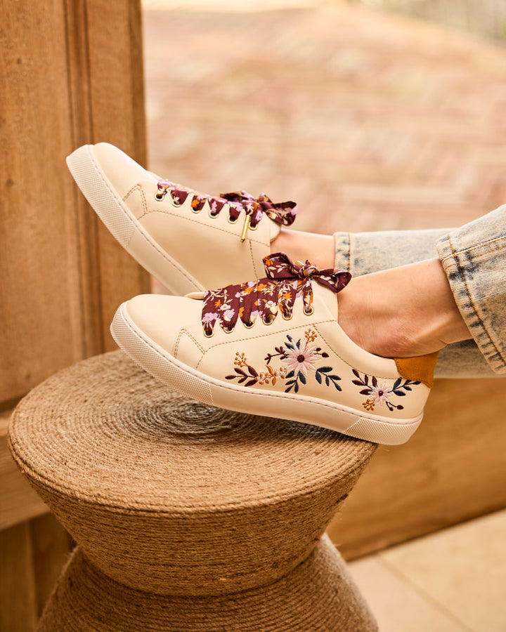 baskets en cuir vegan brodées de motifs floraux, marque Minuit sur Terre