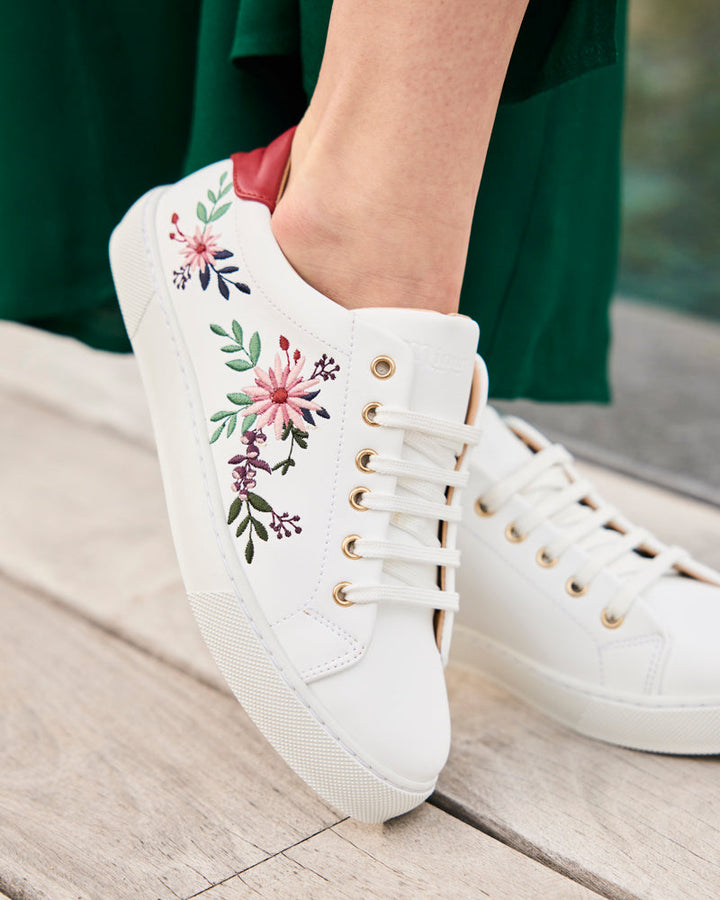 baskets en cuir vegan brodées de motifs floraux, marque Minuit sur Terre