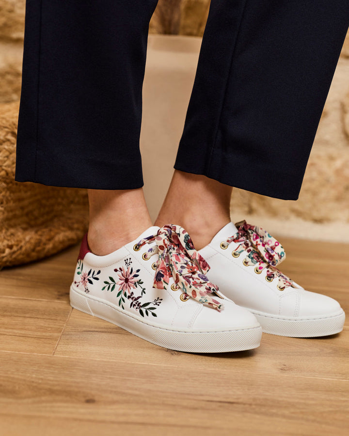 baskets en cuir vegan brodées de motifs floraux, marque Minuit sur Terre