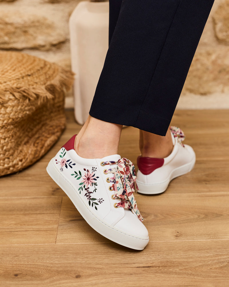baskets en cuir vegan brodées de motifs floraux, marque Minuit sur Terre